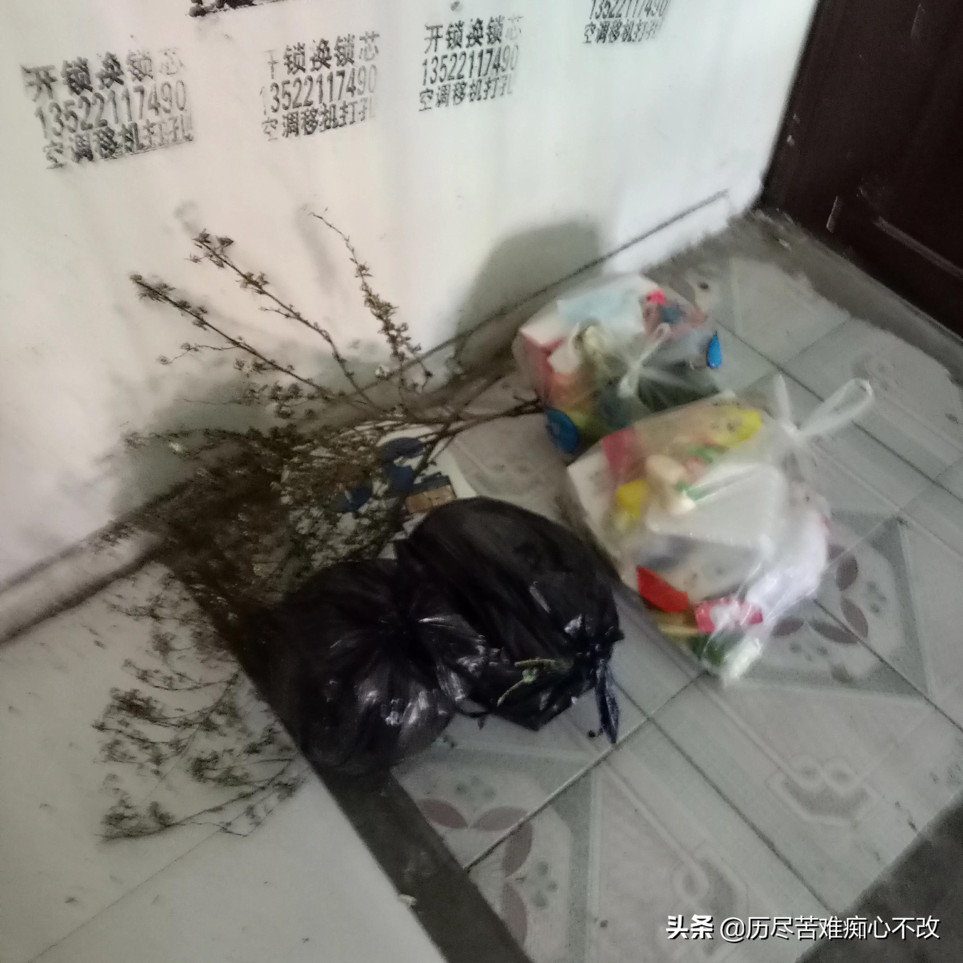 男子偷邻居旧鞋被抓,邻居偷我的丝袜，靴子该怎么办？