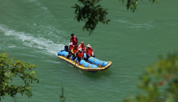 6人翻船漂流8天获救,漂流翻船几率大吗？