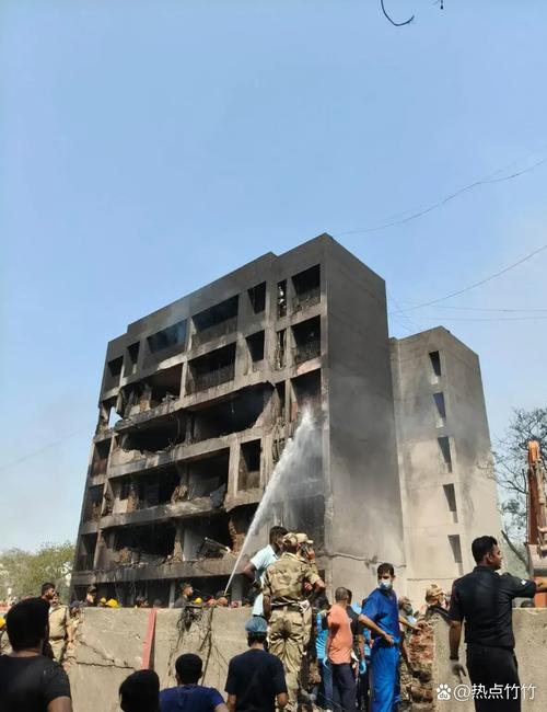 印度战机表演时坠毁,印度空军两架战斗机坠毁,分别为苏-30和幻影2000,哪些信息值得关注?