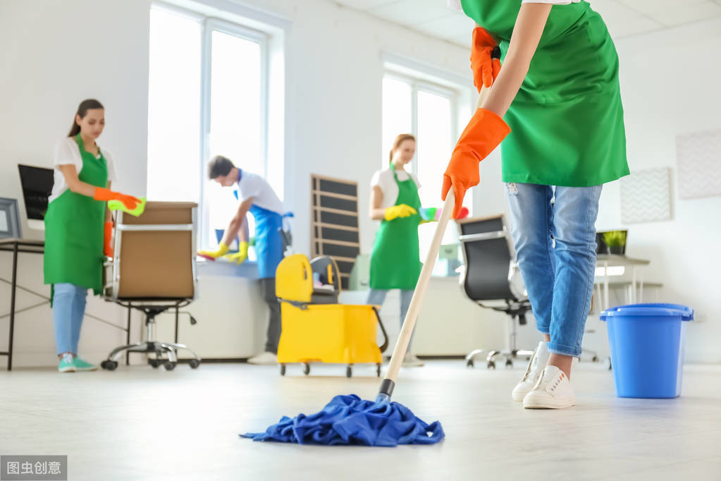 拒帮同事打扫被辞,一个办公室的同事不做卫生咋办？