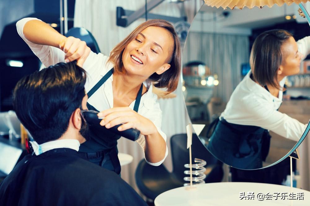 男生剪发被收费1万,临邑县人民医院给病人理发200，是不是乱收费？