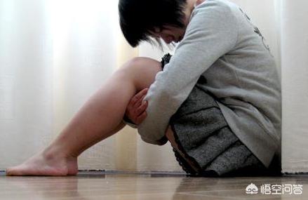 老师校内驾车坠湖,学生在校内被老师开车撞伤是属于安全责任吧？