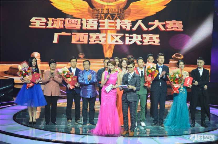 香港200人情况未明,在香港买200平米的房子需要多少钱？(据说是以尺为单位，顺便帮我换算一下)？