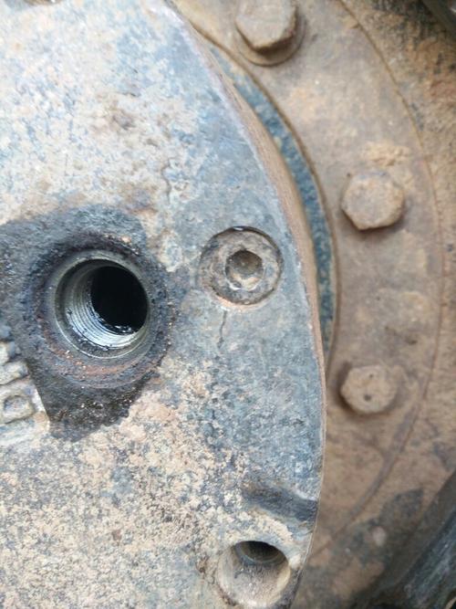 被反锁浴室内数小时,卫生间门反锁滑丝了怎么办?