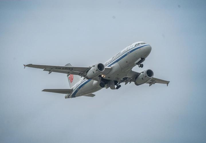 约6000架客机停飞,300架客机