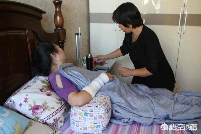 地铁内蹲坐被压骨折,地铁内蹲坐被压骨折算工伤吗