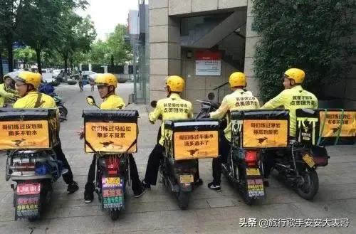 给骑手发不闯红灯奖,外卖骑手摩托车闯红灯会拍吗？