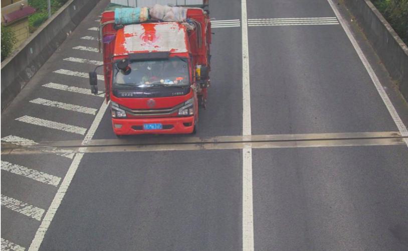 高速龟速占道引众怒,高速公路龟速行驶罚分