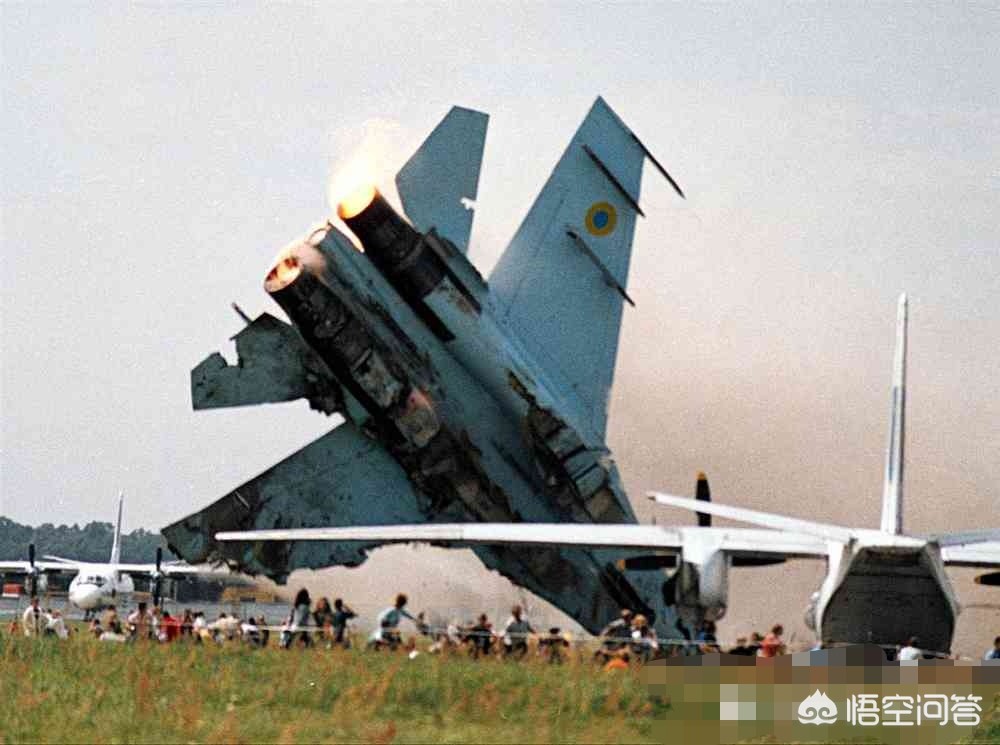 乌克兰一架苏27坠毁,一名美国飞行员在乌克兰试乘苏-27时坠毁遇难，你怎么看？