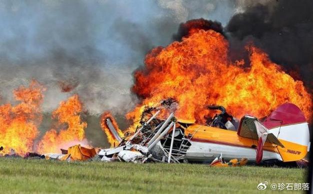 美一飞机迫降撞汽车,美国一飞机迫降公路与汽车相撞