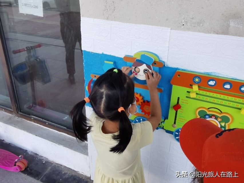 要求学生为儿子投票,怎样给孩子投票？