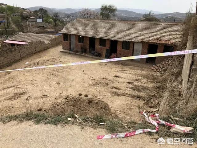 施工地坍塌2人被埋,定西两间学生租住房垮塌致2死5伤，均为学校周边伴读家长及学生，官方：系崖体滑坡造成，已成立调查组。你怎么看？
