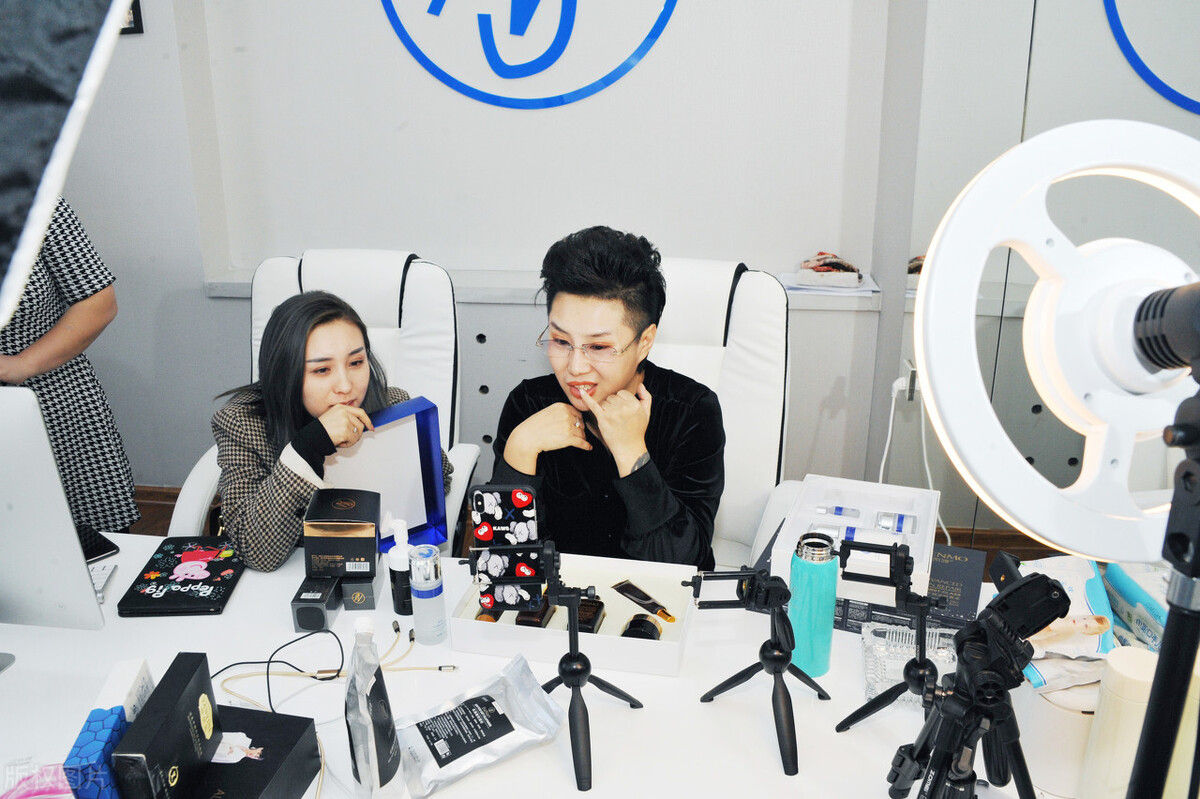 逃税网红直播被取消,怎样看待网红主播雪梨偷逃税被罚6555万？网红主播赚钱超出了？