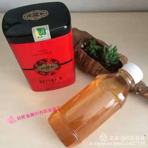 用饮料养茶菌当宠物,家庭泡的红茶菌饮料放进玻璃瓶几天后又,长出一层白色膜还可以喝吗?