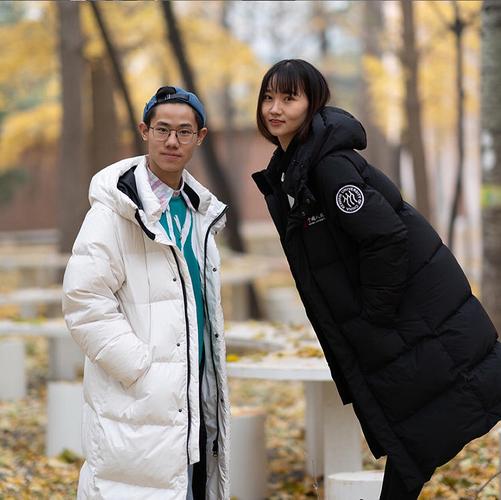 人大羽绒服卖断货,冬天开会穿什么衣服?