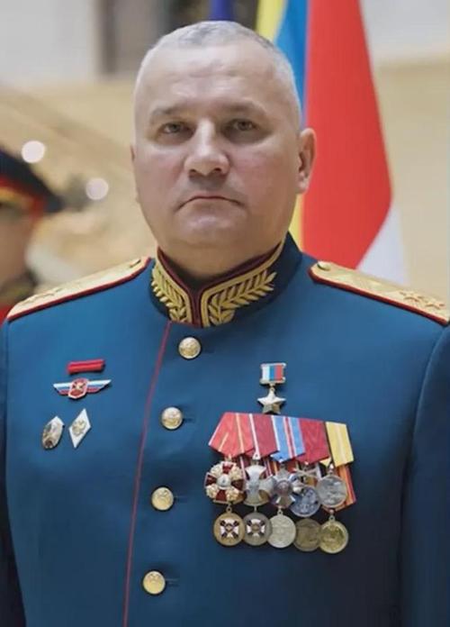 乌总统视察前线战局,泽连斯基9岁儿子“建言献策”!拜登援乌“海马斯”会否彻底改变战局?