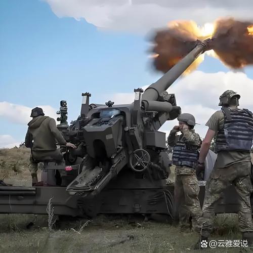 乌总统视察前线战局,美加对乌军援中增加了榴弹炮,将如何影响战局?