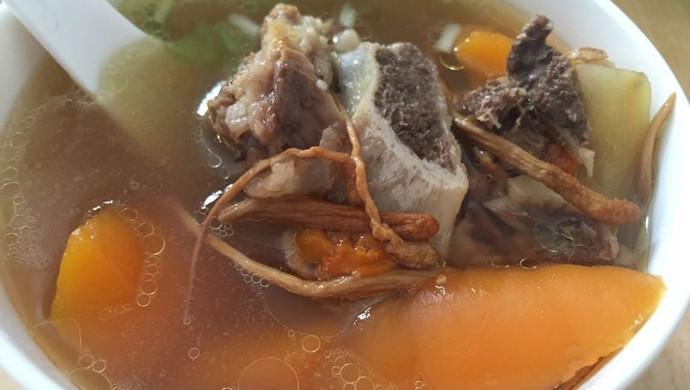 广东的冷是冷骨头里,广东牛骨头炖萝卜的做法?