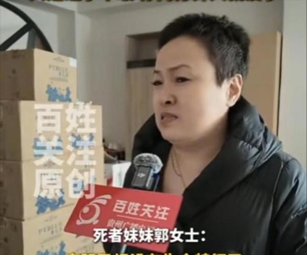 宠物店店员暴力摔狗,“摔狗者”何兴丽和老公被迫离婚,狗主人旦旦换三四份工作不敢出门,如何看待此事舆论对双方的影响?