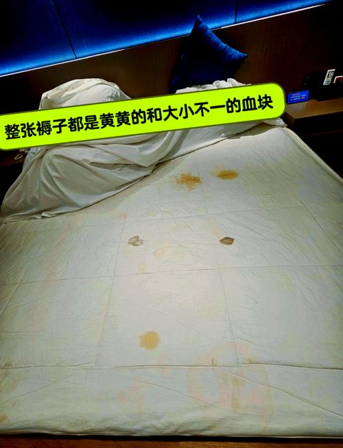 五星酒店枕头现黄渍,酒店枕头黄色斑迹