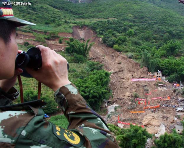 甘肃滑坡45户被埋,兰州降雨后发生山体滑坡,泥石流顺山势而下冲走出租车,消防调用挖机清理现场,救出车内4人, 你怎么看?