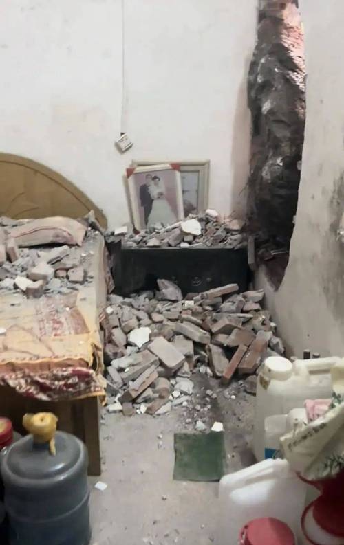 单元门掉落砸伤2老人,把单元门砸坏会拘留吗