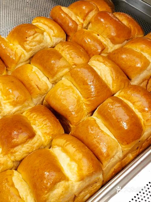 郑州6元面包摊走红,郑州5个面包