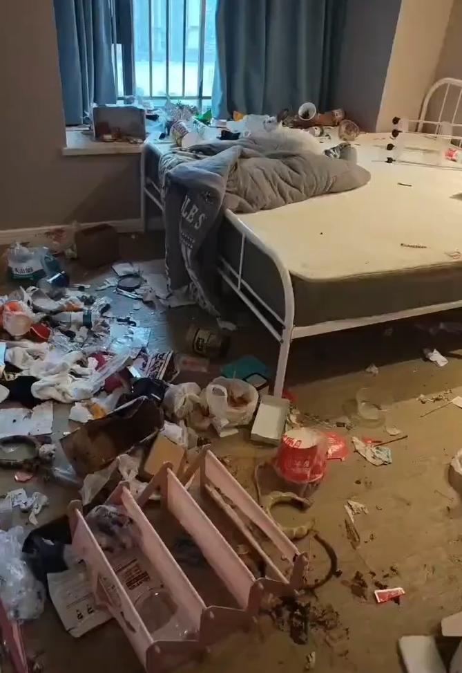 男子退租留满屋垃圾,男子退租留满屋垃圾报警
