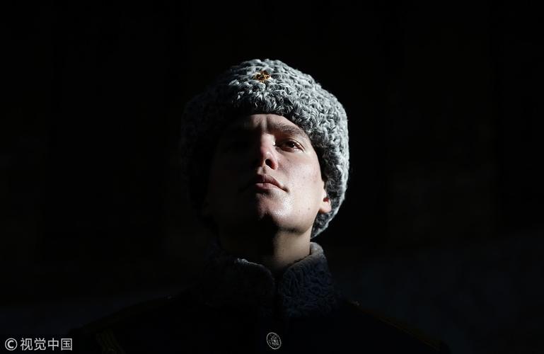 普京突然穿上军装,普京突然穿上军装了