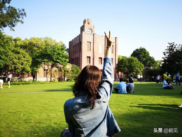男子夜驾遇老虎巡街,浙江省的哪些城市繁荣,旅游景点多,热闹? 男子夜驾遇老虎巡街,浙江省的哪些城市繁荣,旅游景点多,热闹?
