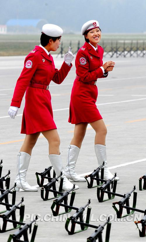 印阅兵式现动物方队,红色的印泥能印哪些可爱的小动物?