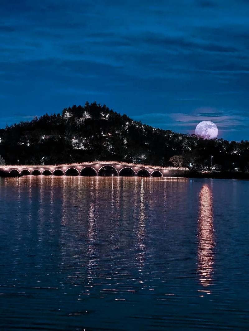 26年首个超级月亮,有史以来最大月亮?