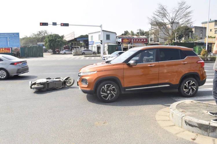 过马路被电动车撞飞,过马路被电动车撞飞怎么处理